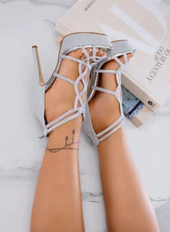 CHLOEE - Sandali Argento Con Tacco Alto E Strass Irridescenti -Negozio al dettaglio Alexoo 6 37ab84bd f2e5 4db0 a9f4 88160379e206