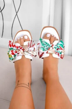 Sandali Ciabatte Bianche A Fantasia -Negozio al dettaglio Alexoo 6 3ad1df70 87b3 4e37 aa8f 9a7ec86780b2