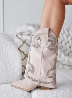 ARAGON - Stivaletti Camperos Beige Scamosciati Con Strass 6 ARAGON - Stivaletti Camperos Beige Scamosciati Con Strass -Negozio al dettaglio Alexoo 6 6c418a74 e9e3 4fdb 83af 3d2014056fb7