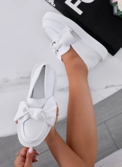 Mocassini Bianchi In Finta Pelle Con Fiocco -Negozio al dettaglio Alexoo 6 971438d1 3e26 4216 98ff 9d86cdf7c20e