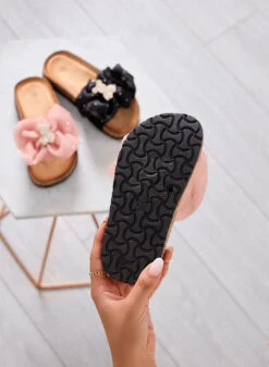 CAIRO - Sandali Rosa Ciabatte Bambina Con Fiocco Maxi E Orsetto Gioiello -Negozio al dettaglio Alexoo 6 d1cf30cb f040 4916 b873 2679b2845b9b