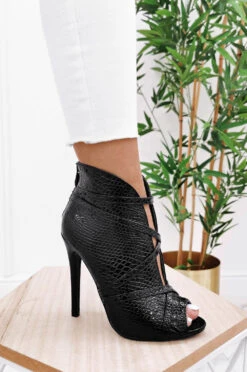 Alexoo Sandali Tronchetti Neri Spuntati Effetto Pitonato E Tacco Alto -Negozio al dettaglio Alexoo 6 d31cc98e d6a8 4859 81f9 8076165b7d11