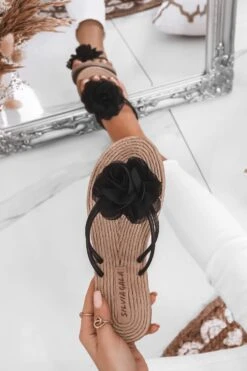 Sandali A Ciabatta Neri Con Fiore Applicato -Negozio al dettaglio Alexoo 7