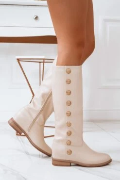 Stivali Beige Con Bottoni Oro E Zeppa Interna -Negozio al dettaglio Alexoo 7 557