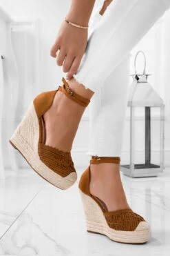 Espadrilles Camel Con Zeppa In Corda E Ricamo -Negozio al dettaglio Alexoo 7 582367b6 cfb0 4b5c ac39 1ccc8f399604