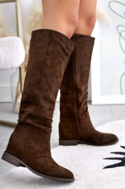 JANELLE - Stivali Marroni Scamosciati Con Zeppa Interna -Negozio al dettaglio Alexoo 7 63ce3406 bfe9 4063 9bc9 b4d2659618e8