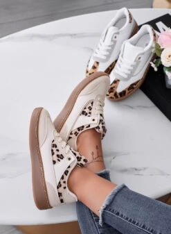 TEODORA - Sneakers Beige Con Suola Marrone E Inserti Maculati -Negozio al dettaglio Alexoo 7 a2200b37 776c 49b0 b0b7 feecb7f37fb6