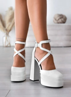 FRANNIE - Decolletè Alexoo Bianche Con Tacco Alto E Plateau -Negozio al dettaglio Alexoo 7 d18fadc9 6374 45c8 a16b ca94eb3ea8a8