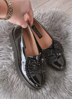 Mocassini Neri In Vernice Con Fiocco In Strass -Negozio al dettaglio Alexoo 7 e1ab831b 4679 49a1 8322 57e53868b774