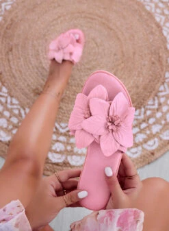 MELODY - Sandali A Ciabatta Rosa Con Fiore Applicato -Negozio al dettaglio Alexoo 7 ee976509 532e 4005 99aa c1cadd2a5c8a