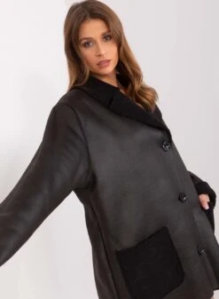 Giacca Nera In Montone Oversize Con Tasche A Contrasto -Negozio al dettaglio Alexoo 8 1c2119ff 4c30 4d29 9ed0 7b1d6741d648