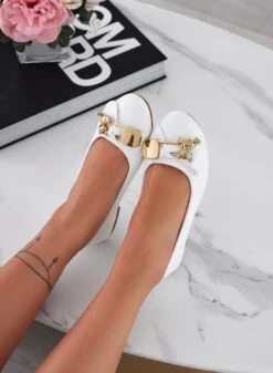 Ballerine Bianche Con Spilla Teddy Oro -Negozio al dettaglio Alexoo 8 229644cd 4a4f 4ba0 a96d 85dc91ff482b