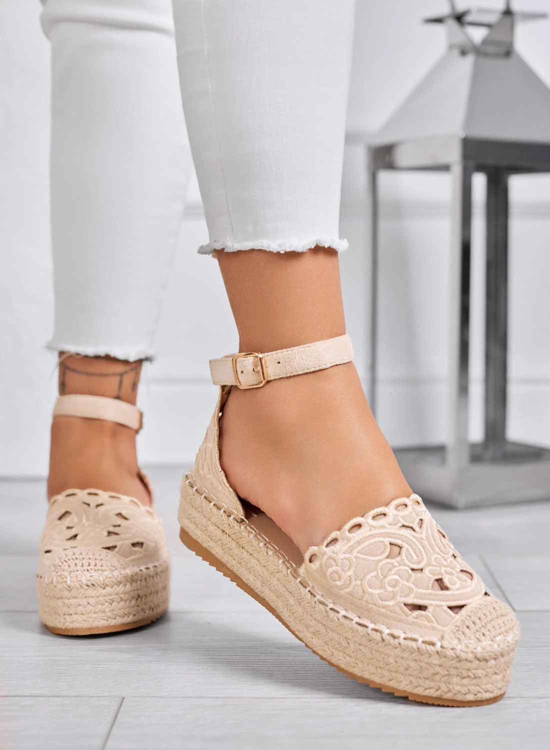 CRISTY - Espadrillas Beige Ricamate Con Cinturino Alla Caviglia E Suola Platform In Corda 2 CRISTY - Espadrillas Beige Ricamate Con Cinturino Alla Caviglia E Suola Platform In Corda - immagine 2