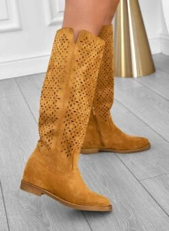 KYLA - Stivali Marroni Traforati Con Zeppa Interna -Negozio al dettaglio Alexoo 8 d1597d8a a7d3 4ad6 baea df7631f5e0b2