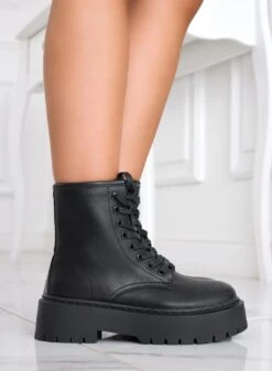 YARA - Stivaletti Neri Anfibi Con Lacci Alexoo -Negozio al dettaglio Alexoo 8 d1dfdf68 8f9e 4325 bac3 9fb030a576fb