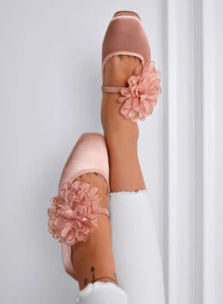 ATHENA - Ballerine Rosa Eleganti In Raso Con Fiore Decorativo -Negozio al dettaglio Alexoo 8 d9c36805 75ec 4f3a 9d3d 7d3a69e0ed31