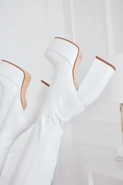 Stivali Bianchi Platform Alexoo Con Tacco Alto Curvo -Negozio al dettaglio Alexoo 9 1f70f771 9c5a 42dd 8dd3 001970927c9f