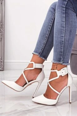 Decolletè Bianche In Vernice Contacco A Spillo E Fibbia -Negozio al dettaglio Alexoo 9 6 40