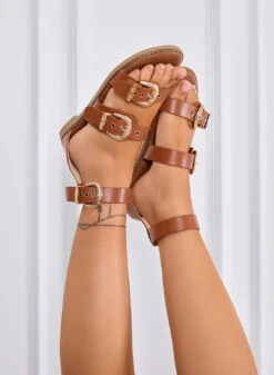 FRISIA - Sandali Camel Bassi Con Fibbie Oro Western 5 FRISIA - Sandali Camel Bassi Con Fibbie Oro Western -Negozio al dettaglio Alexoo 9 6b5903db 76c9 4bf8 8507 abd572eec270