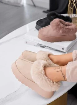 LUANDA - Pantofole Beige In Pelliccia Sintetica Ultra Soffice E Suola Antiscivolo -Negozio al dettaglio Alexoo 9 d2db3060 c56b 42b5 a73b c45315478794