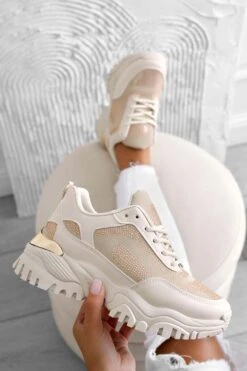 Sneakers Beige Con Suola Spessa E Strass -Negozio al dettaglio Alexoo 9 e043e694 9125 4faa 884d 3df1751664dd