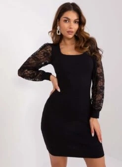 Abito Nero Aderente Con Maniche In Pizzo