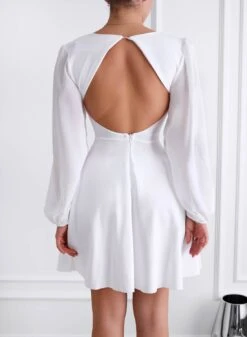 Abito Bianco Con Scollo Sul Retro
