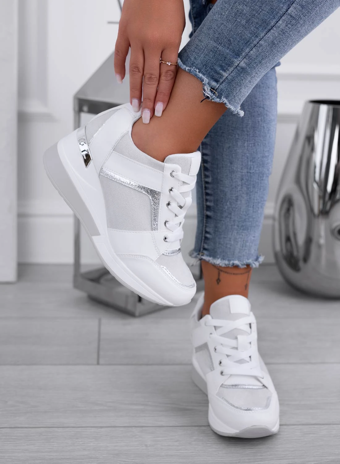 BARAN - Sneakers Bianche Con Inserti Glitter Argento E Zeppa 3 BARAN - Sneakers Bianche Con Inserti Glitter Argento E Zeppa - immagine 3