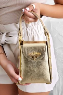 Borsetta Oro Metallizzata A Mano Con Borchie E Tracolla Removibile