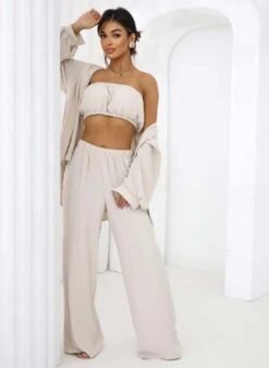 Completo Beige Tre Pezzi Composto Da Camicia Top E Pantalone