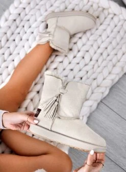 Stivaletti Beige Imbottiti Con Nappe