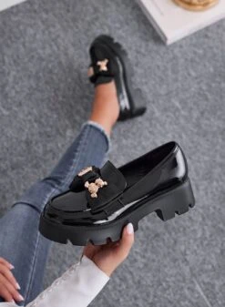 GIUDITTA - Mocassini Neri In Vernice Con Fiocco E Spilla Oro Teddy