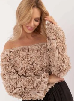 Maglia Beige Con Applicazioni Fiori E Scollo A Barca