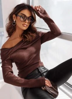 Maglia Marrone Con Scollo A Barca