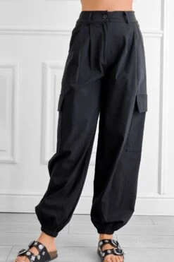Pantalone Cargo Nero Con Tasche Sui Lati