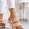 SPARTA - Sandali Ciabatte Beige Con Maxi Fibbie Oro E Suola Platform