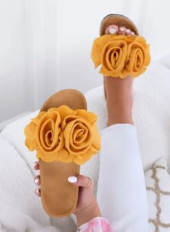 SUMMER - Sandali Gialli A Ciabatta Con Fiori Applicati