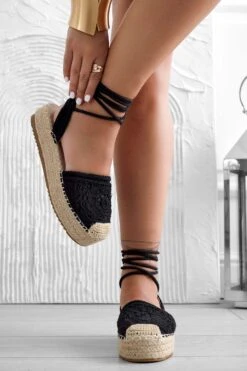Espadrilles Nere Con Ricamo E Laccio
