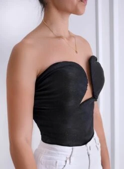 Top Nero Laminato Con Scollo Profondo